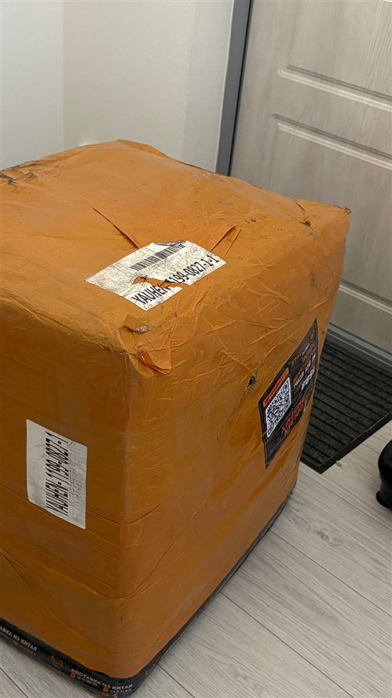 Упакованная посылка с посудой после доставки в Минск